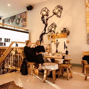 https://king-kong-hostel.thehaguehotels.net